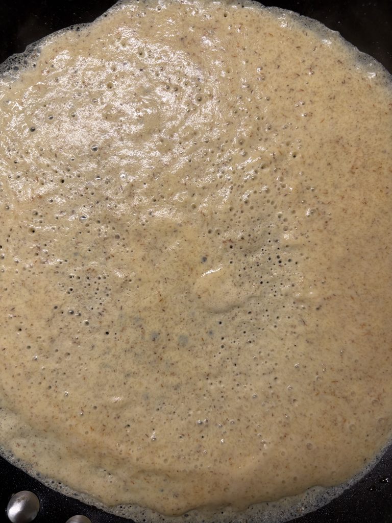 Elastyczne keto naleśniki – 3 składniki i tylko 0,7 g węgli (bez glutenu, bez laktozy, low carb, bez cukru)