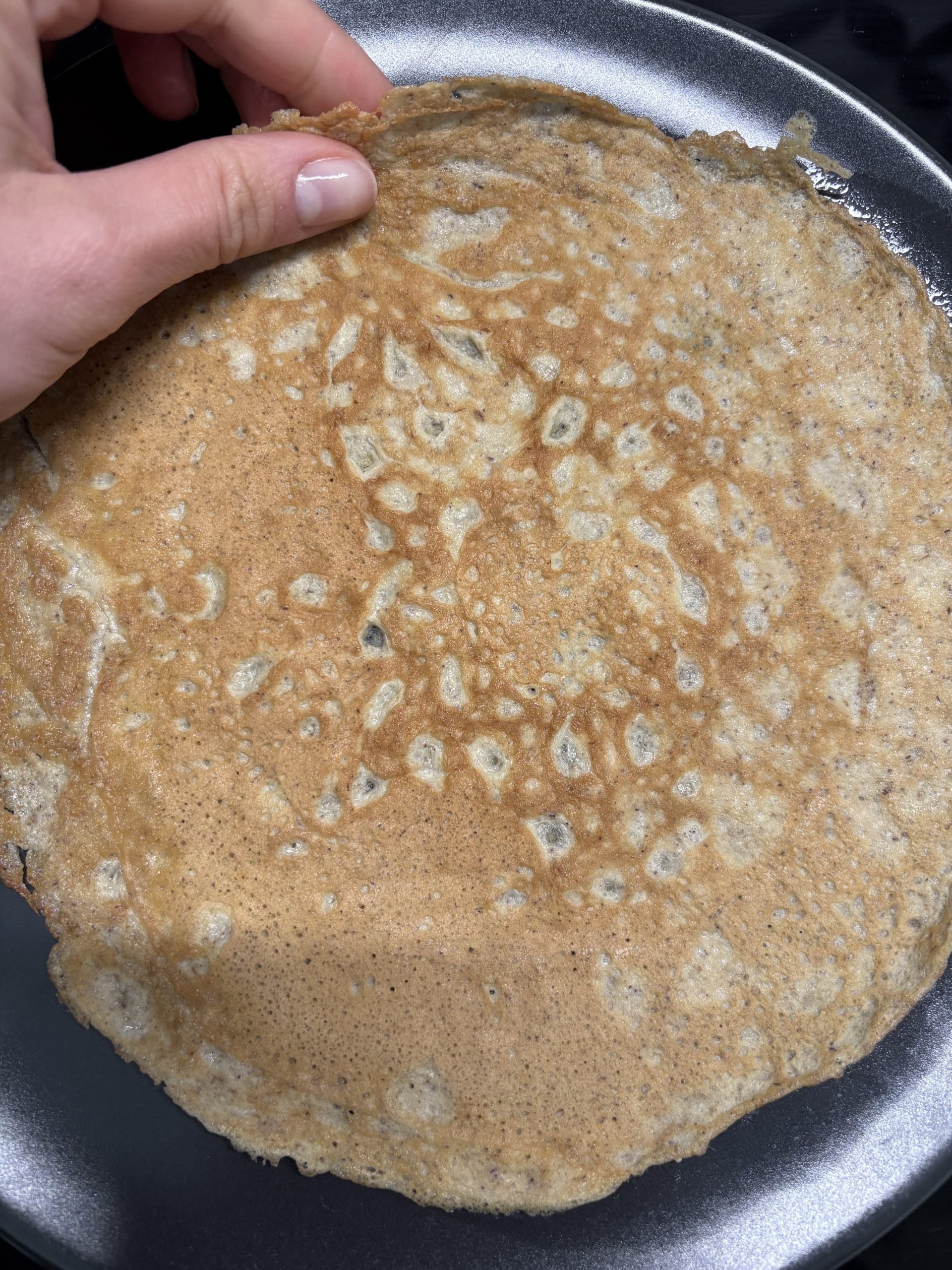 Elastyczne keto naleśniki – 3 składniki i tylko 0,7 g węgli (bez glutenu, bez laktozy, low carb)