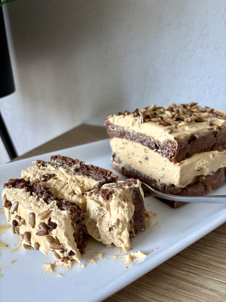 Niskowęglowodanowy słonecznikowiec bez cukru – mój nr 1 wśród keto ciast (bez glutenu, low carb, bez mąki)